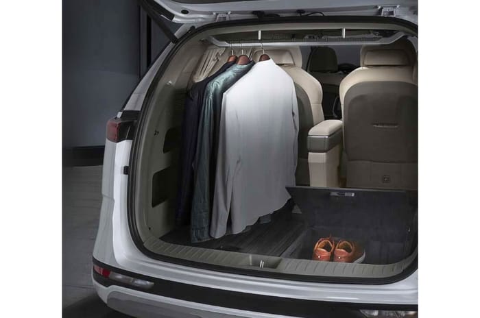 Kia Carnival Hi Limousine to make India debut at Auto Expo 2025